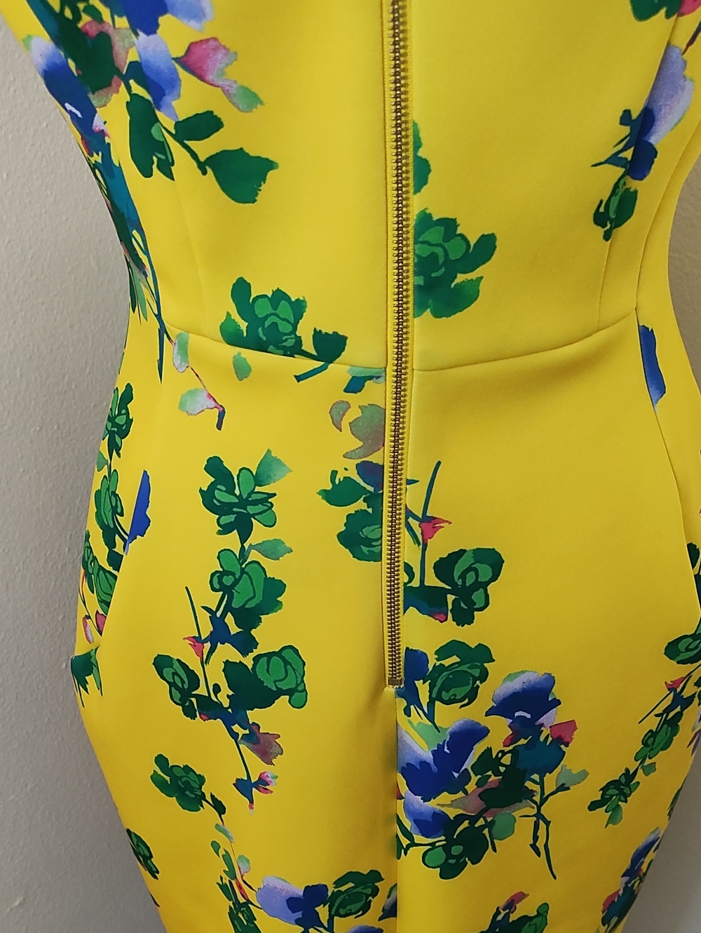Calvin Klein beautiful yellow base flower print sheath dress - Picture 7 of 7